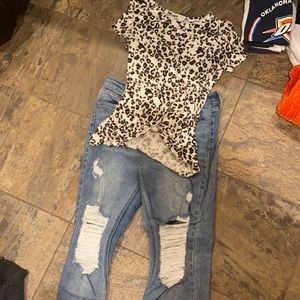 Cute leopard print t shirt with size 29 ripped skinny jeans